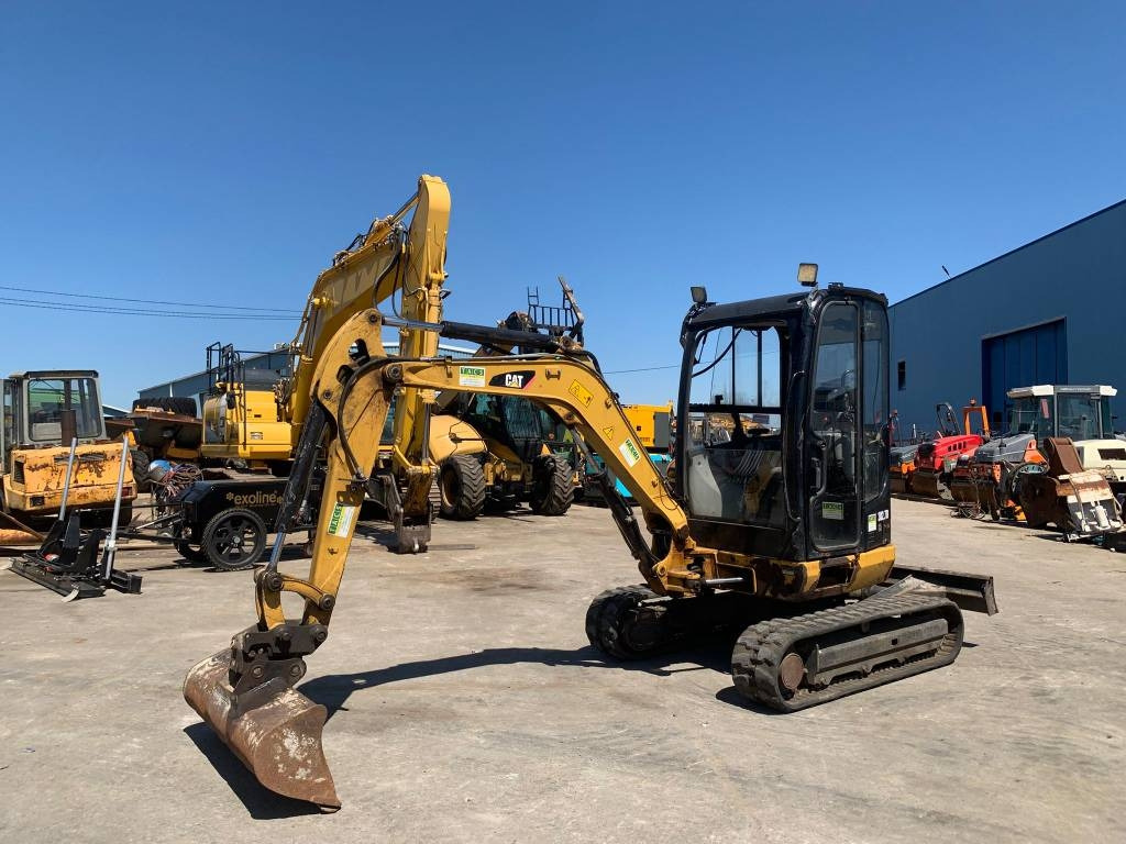 CAT 302.7 CR - Miniexcavadora: foto 1 CAT 302.7 CR - Miniexcavadora: foto 1