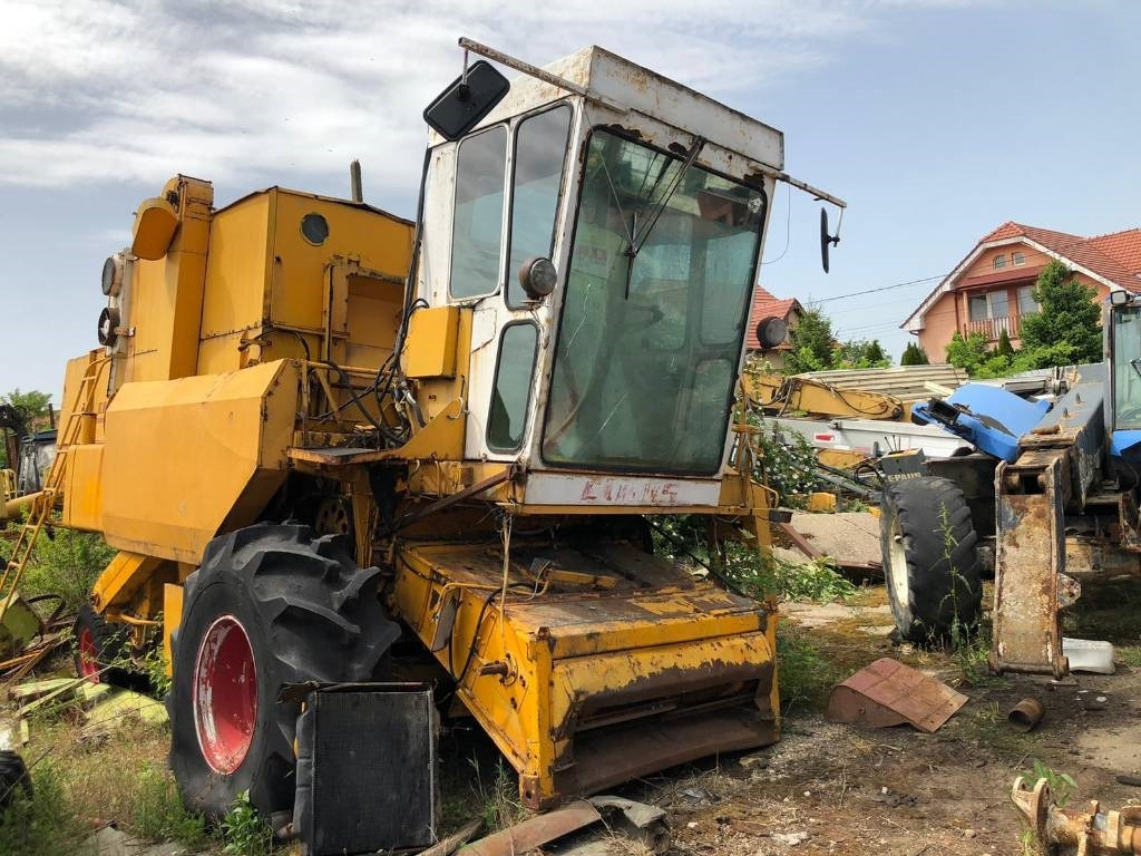 Claas Dominator FOR PARTS - Cosechadora de granos: foto 2 Claas Dominator FOR PARTS - Cosechadora de granos: foto 2