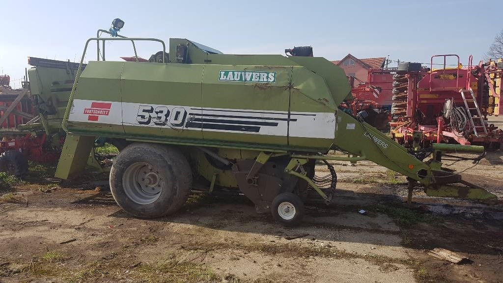 Fortschritt 530 - Empacadora de pacas cuadradas: foto 4 Fortschritt 530 - Empacadora de pacas cuadradas: foto 4