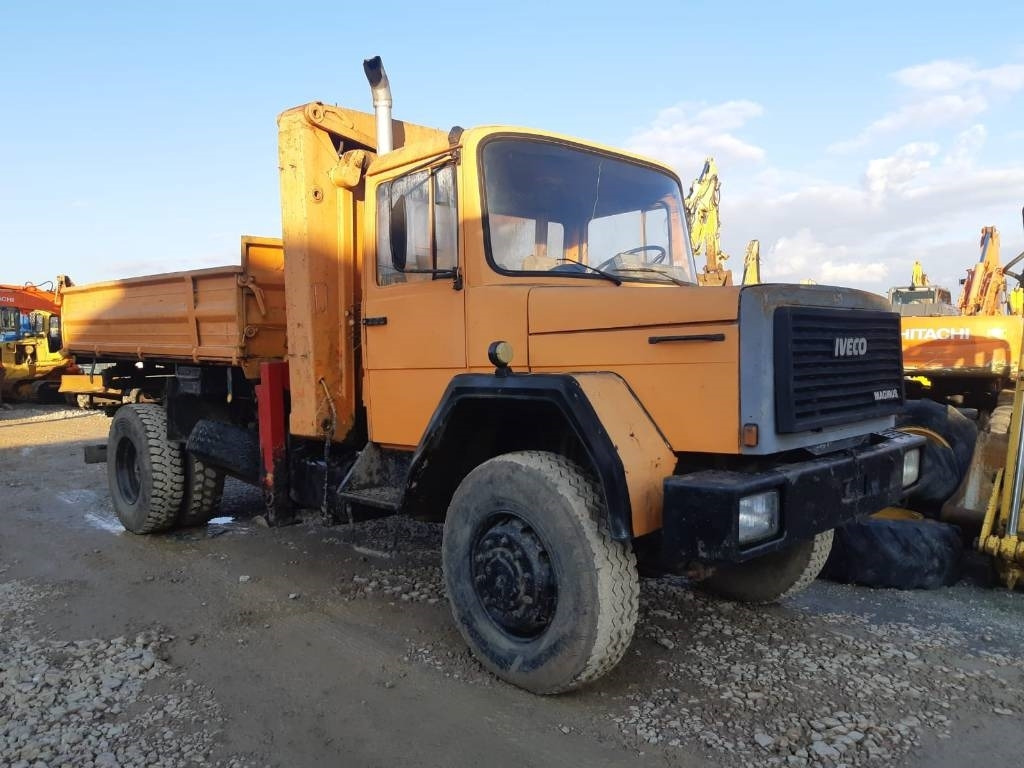 Iveco Magirus - Camión volquete: foto 1 Iveco Magirus - Camión volquete: foto 1
