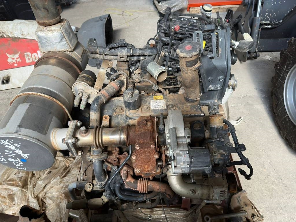 Komatsu SAA4D95LE6 ENGINE - Motor para Maquinaria de construcción: foto 3 Komatsu SAA4D95LE6 ENGINE - Motor para Maquinaria de construcción: foto 3