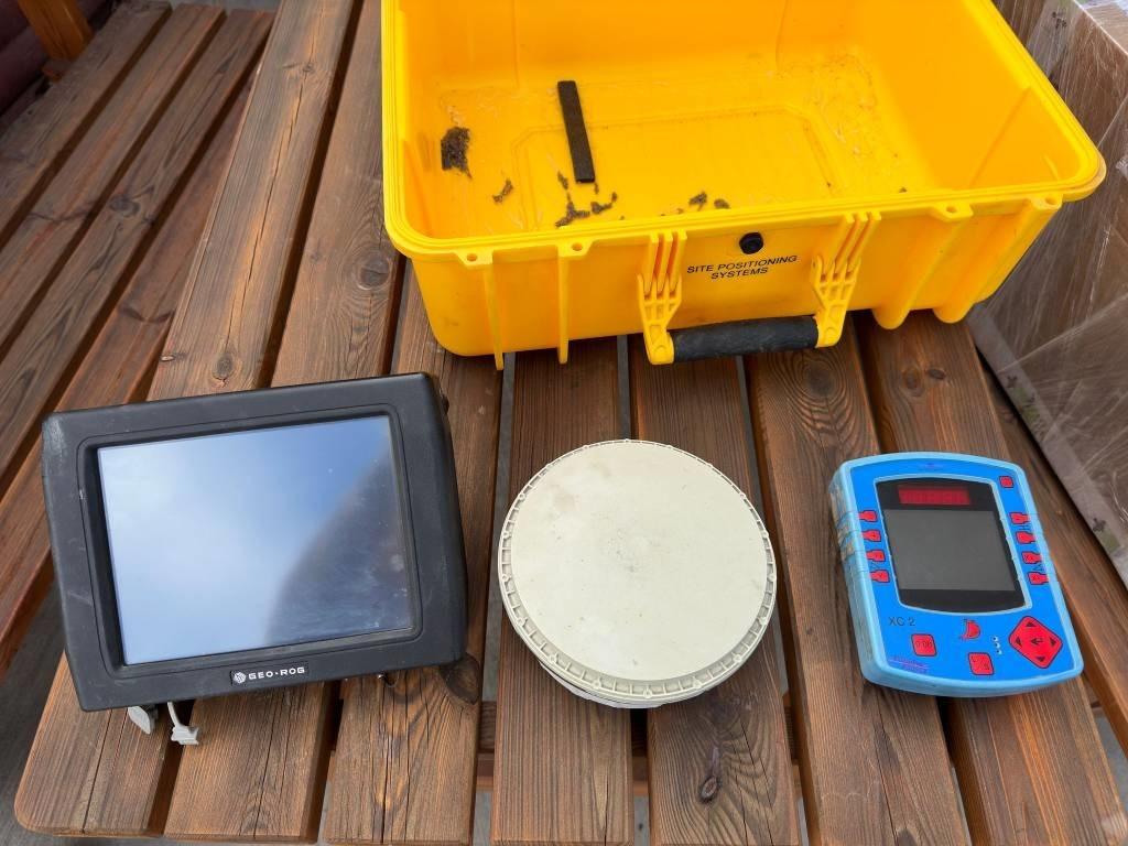 Leica Power Antenna Bluetooth + Power Supply BOX - Sistema de navegación para Maquinaria de construcción: foto 3 Leica Power Antenna Bluetooth + Power Supply BOX - Sistema de navegación para Maquinaria de construcción: foto 3