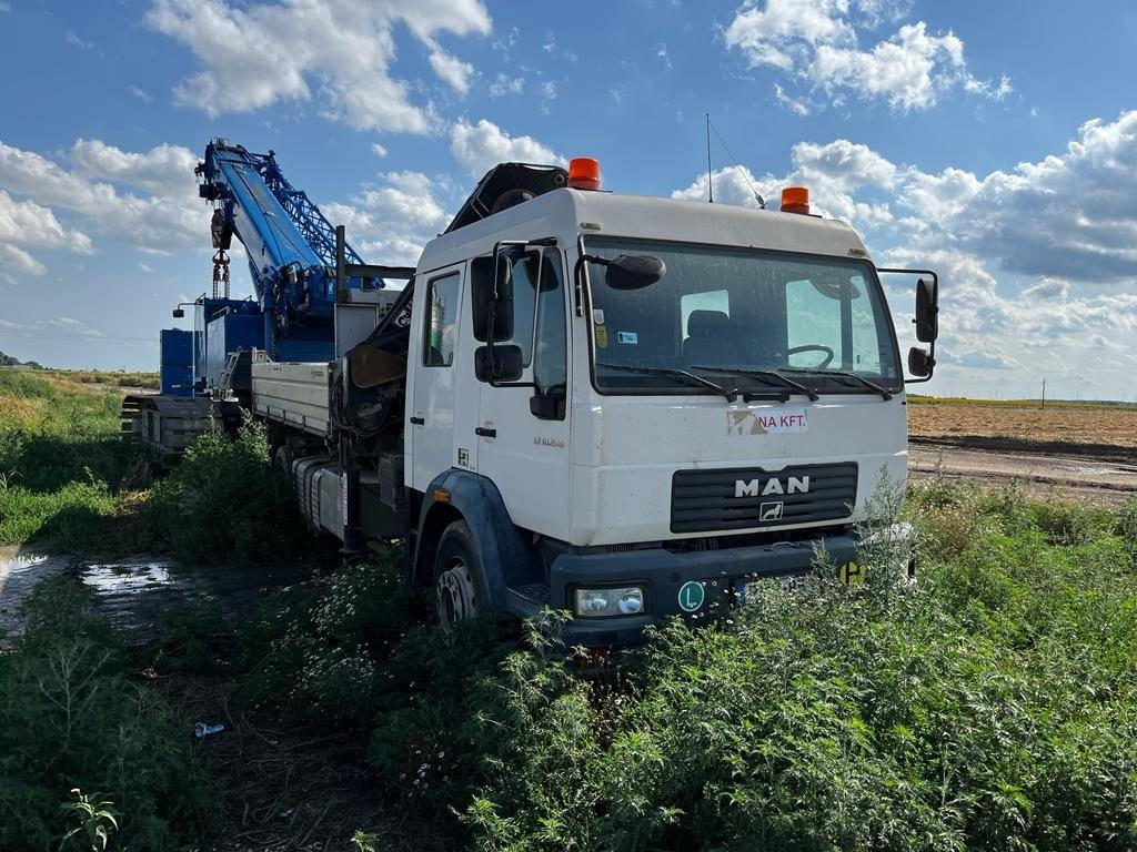 MAN LE 18.280 - Camión grúa: foto 1 MAN LE 18.280 - Camión grúa: foto 1