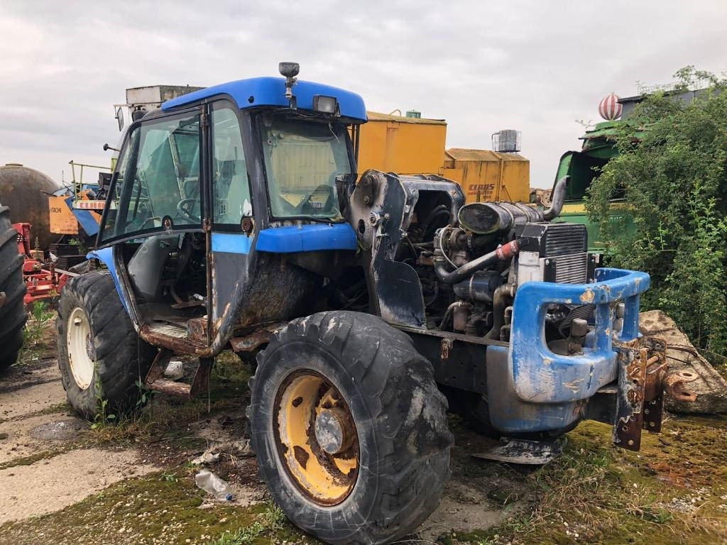 New Holland LM 435-410 FOR PARTS - Manipulador telescópico: foto 2 New Holland LM 435-410 FOR PARTS - Manipulador telescópico: foto 2