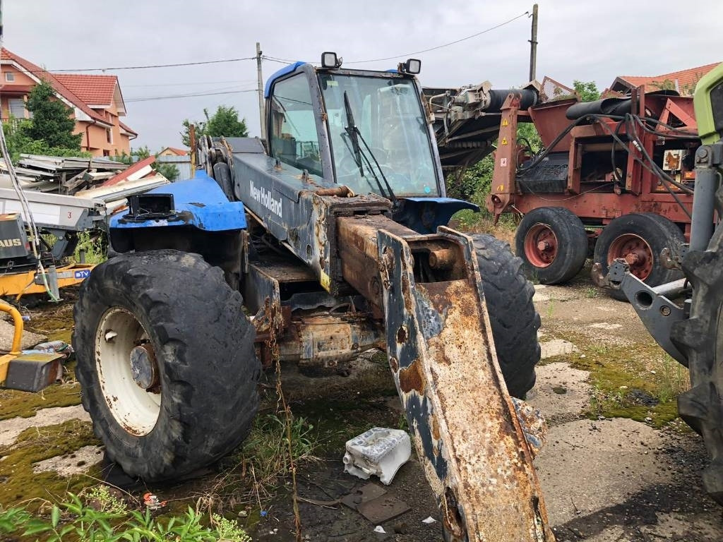New Holland LM 435-410 FOR PARTS - Manipulador telescópico: foto 1 New Holland LM 435-410 FOR PARTS - Manipulador telescópico: foto 1