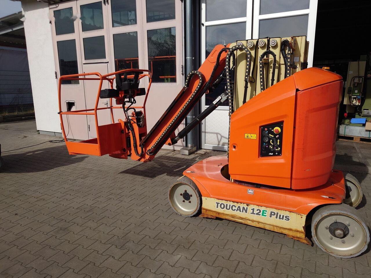 JLG TOUCAN 12E PLUS - Plataforma de mástil vertical: foto 4 JLG TOUCAN 12E PLUS - Plataforma de mástil vertical: foto 4