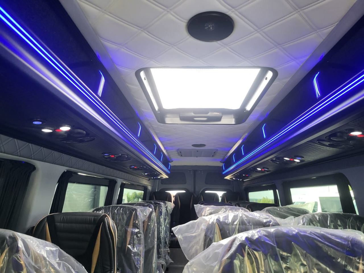 Autobús suburbano Mercedes-Benz Sprinter 519 CDI 24 places + 3 standing: foto 14