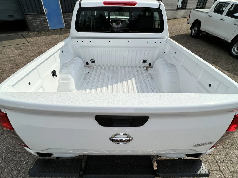 Nissan Navara 4x4 - 22 UNITS - 2.5 D Double Cab - XE - EURO 2 - NEW!! READY FOR WORK!!! - Pick-up, Furgoneta combi: foto 4 Nissan Navara 4x4 - 22 UNITS - 2.5 D Double Cab - XE - EURO 2 - NEW!! READY FOR WORK!!! - Pick-up, Furgoneta combi: foto 4