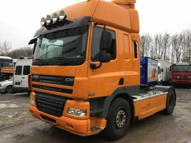 DAF CF85-410 G.Haus 2xBett ZF/Schalter 2-Kreishydr - Cabeza tractora: foto 1 DAF CF85-410 G.Haus 2xBett ZF/Schalter 2-Kreishydr - Cabeza tractora: foto 1