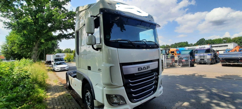 DAF XF106-460PS 1-Hand - Cabeza tractora: foto 1 DAF XF106-460PS 1-Hand - Cabeza tractora: foto 1