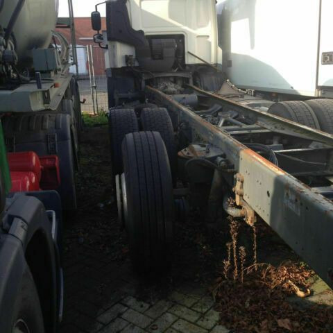 DAF CF 85-410 6X2 Blatt/Luft G.Haus Fahrgestell - Camión chasis: foto 2 DAF CF 85-410 6X2 Blatt/Luft G.Haus Fahrgestell - Camión chasis: foto 2