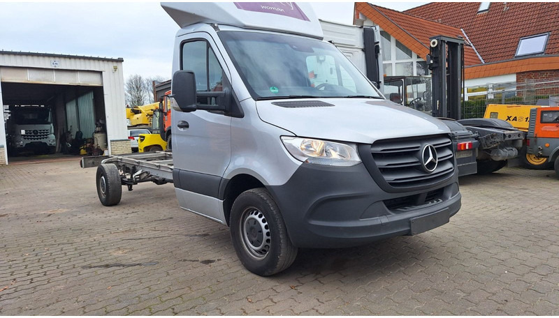 Mercedes-Benz Fahrgestell 316 - Furgoneta, Camión chasis: foto 2 Mercedes-Benz Fahrgestell 316 - Furgoneta, Camión chasis: foto 2