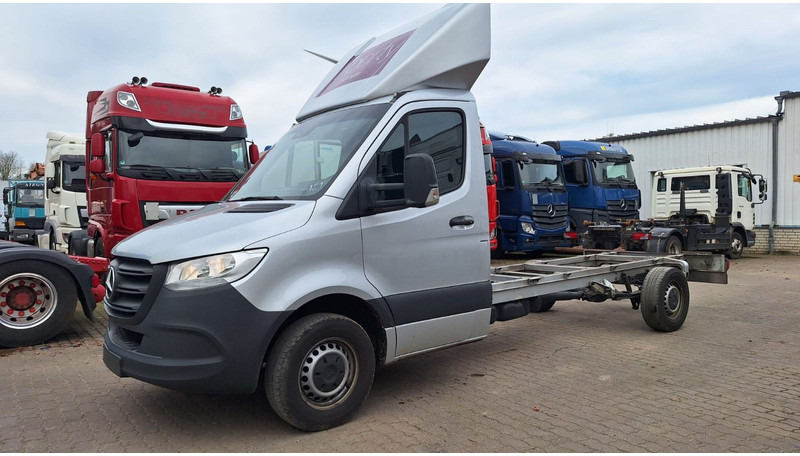 Mercedes-Benz Fahrgestell 316 - Furgoneta, Camión chasis: foto 1 Mercedes-Benz Fahrgestell 316 - Furgoneta, Camión chasis: foto 1