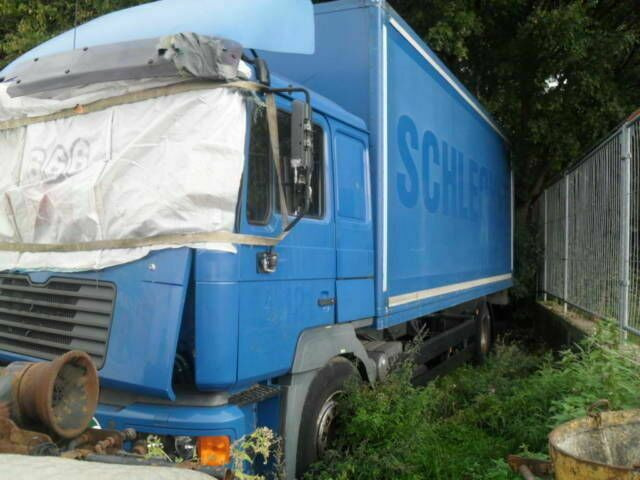 MAN 18.364 Koffer G.Haus Klima AHK ABS ZF-Schalter - Camión caja cerrada: foto 1 MAN 18.364 Koffer G.Haus Klima AHK ABS ZF-Schalter - Camión caja cerrada: foto 1