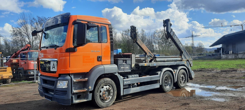 MAN TG-S 28.400 BL 6x2 Absetzkipper - Camión portacontenedor de cadenas: foto 1 MAN TG-S 28.400 BL 6x2 Absetzkipper - Camión portacontenedor de cadenas: foto 1