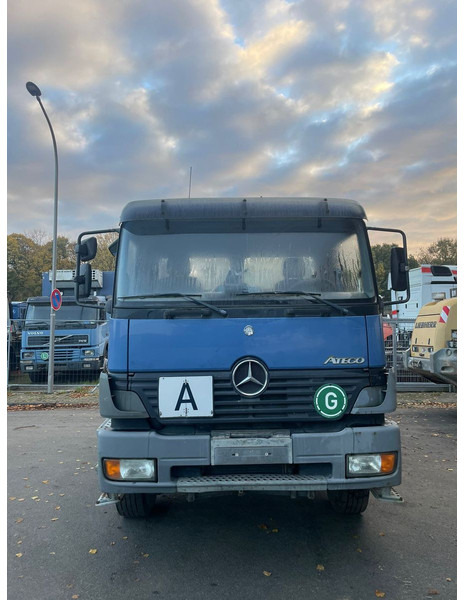 Mercedes-Benz 1828 Absetzkipper - Camión portacontenedor de cadenas: foto 3 Mercedes-Benz 1828 Absetzkipper - Camión portacontenedor de cadenas: foto 3