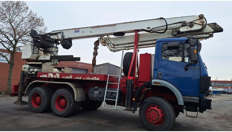 Mercedes-Benz 2629 AK Motorwagen mit Kran Dachdeckerkran6x6 - Camión grúa: foto 1 Mercedes-Benz 2629 AK Motorwagen mit Kran Dachdeckerkran6x6 - Camión grúa: foto 1