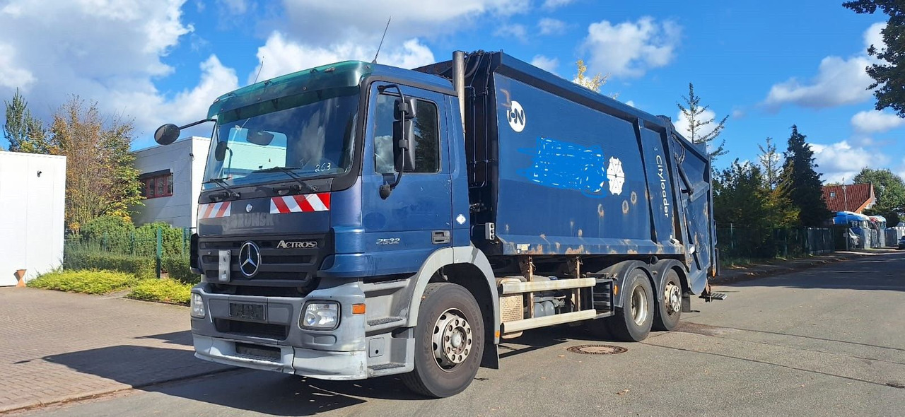 Mercedes-Benz 2632 Müllwgen 6x2 M.Haus Blatt/Luft - Camión de basura: foto 1 Mercedes-Benz 2632 Müllwgen 6x2 M.Haus Blatt/Luft - Camión de basura: foto 1
