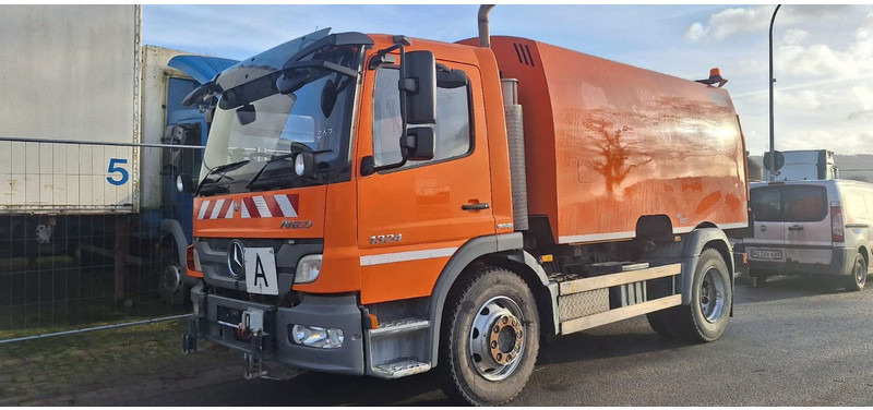 Mercedes-Benz Atego 1524 2 6-Zyl. 4x2 - Barredora vial: foto 1 Mercedes-Benz Atego 1524 2 6-Zyl. 4x2 - Barredora vial: foto 1