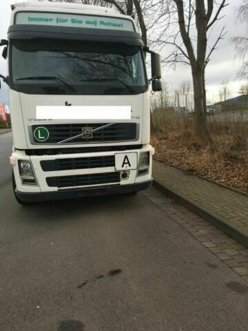 Volvo FH12-420 G.Haus 2xBett Klima Schaltgetriebe Reta - Camión multibasculante: foto 3 Volvo FH12-420 G.Haus 2xBett Klima Schaltgetriebe Reta - Camión multibasculante: foto 3