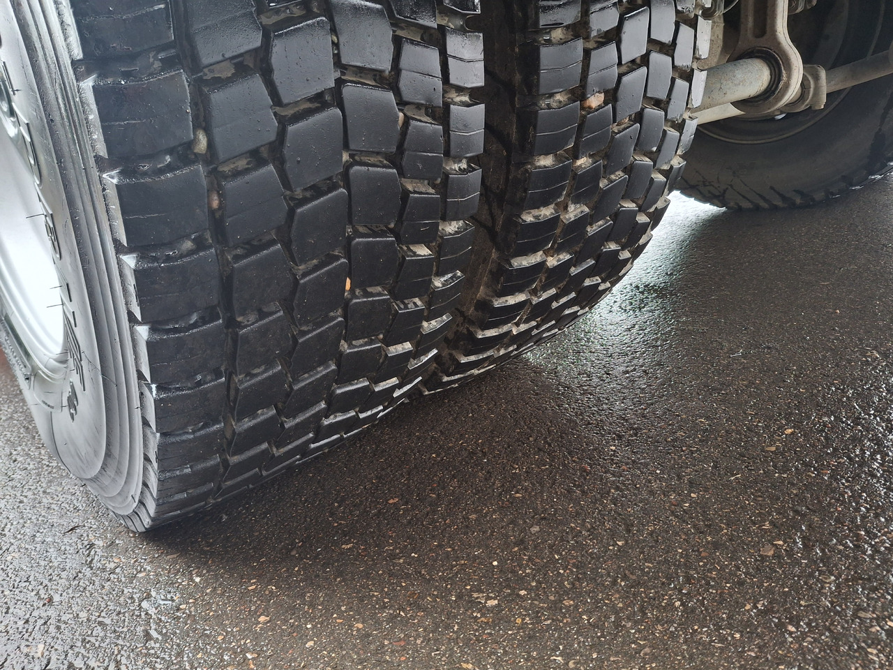 Barredora vial MERCEDES-BENZ Axor 1829 Zamiatarka Kehrmaschine Johnston 2 Motoren Karcher L/R: foto 10