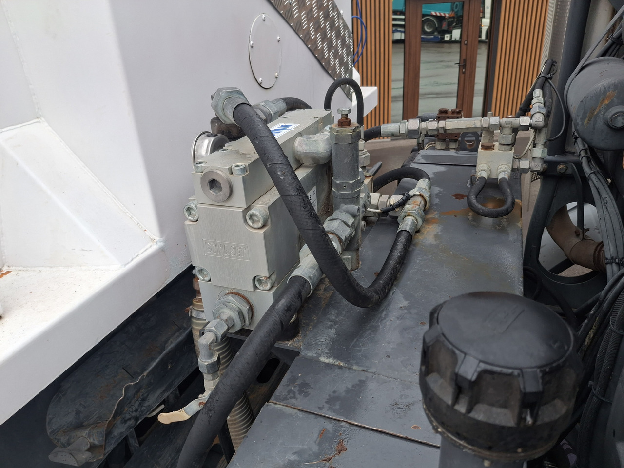 Barredora vial MERCEDES-BENZ Axor 1829 Zamiatarka Kehrmaschine Johnston 2 Motoren Karcher L/R: foto 15