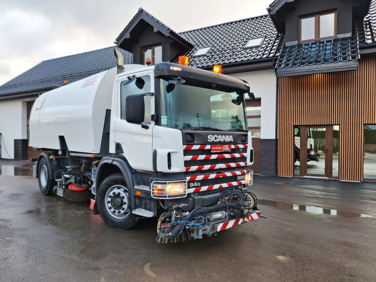 SCANIA 94G Zamiatarka Kehrmaschine BUCHER L/R Frontbürste 2 Motoren Odchwaszczarka Przednia Szczotka - Barredora vial: foto 1 SCANIA 94G Zamiatarka Kehrmaschine BUCHER L/R Frontbürste 2 Motoren Odchwaszczarka Przednia Szczotka - Barredora vial: foto 1