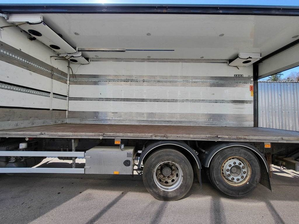 Volvo FM410 6X2 CARRIER SIDEOPENING - Camión frigorífico: foto 2 Volvo FM410 6X2 CARRIER SIDEOPENING - Camión frigorífico: foto 2