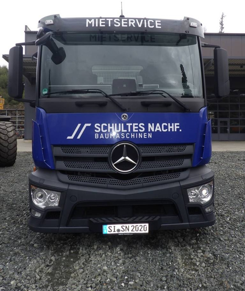Mercedes-Benz Antos 2533 L Maschinentransporter - Camión portavehículos: foto 3 Mercedes-Benz Antos 2533 L Maschinentransporter - Camión portavehículos: foto 3