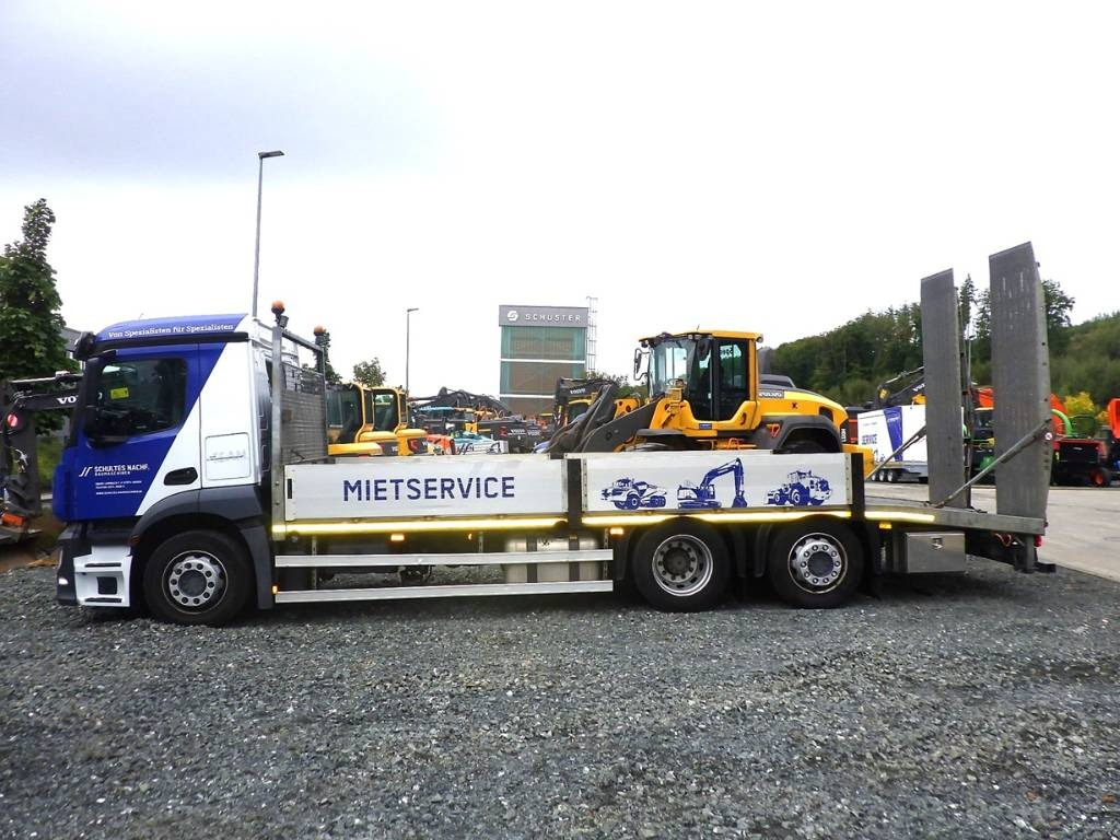 Mercedes-Benz Antos 2533 L Maschinentransporter  - Camión portavehículos: foto 2 Mercedes-Benz Antos 2533 L Maschinentransporter  - Camión portavehículos: foto 2