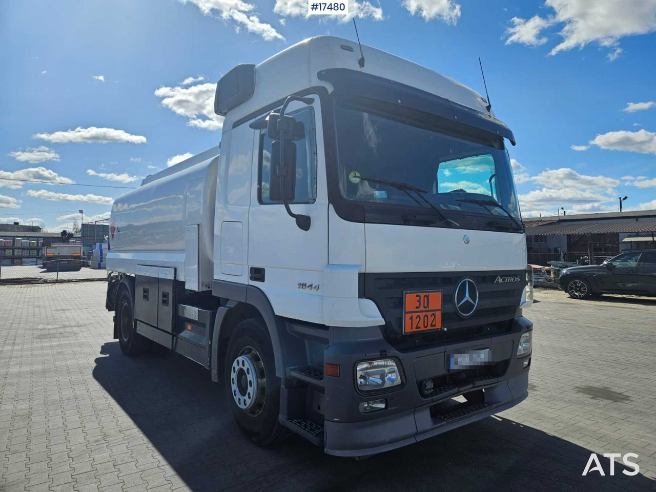 2003 Mercedes-Benz 1844 - Camión cisterna: foto 1 2003 Mercedes-Benz 1844 - Camión cisterna: foto 1
