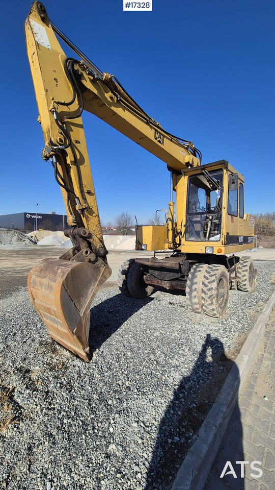 CATERPILLAR 212B FT wheeled excavator (1995) - Excavadora de ruedas: foto 4 CATERPILLAR 212B FT wheeled excavator (1995) - Excavadora de ruedas: foto 4