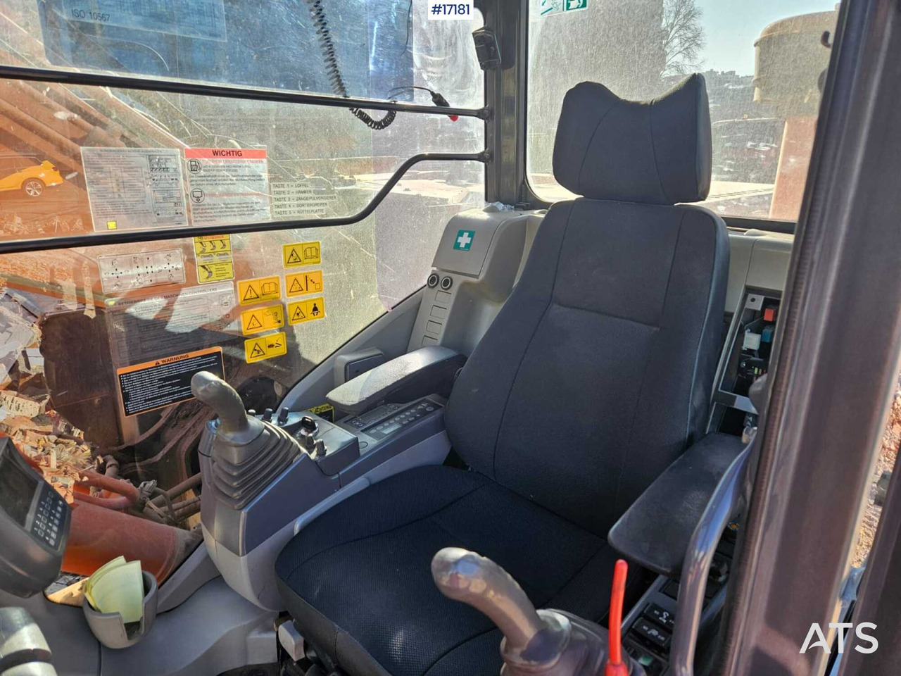 Leasing de Hydraulic excavator Hitachi ZX225 LC (2013) Hydraulic excavator Hitachi ZX225 LC (2013): foto 11 Leasing de Hydraulic excavator Hitachi ZX225 LC (2013) Hydraulic excavator Hitachi ZX225 LC (2013): foto 11