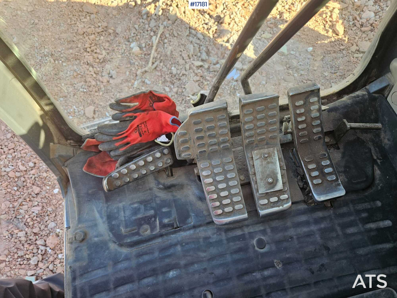 Leasing de Hydraulic excavator Hitachi ZX225 LC (2013) Hydraulic excavator Hitachi ZX225 LC (2013): foto 17 Leasing de Hydraulic excavator Hitachi ZX225 LC (2013) Hydraulic excavator Hitachi ZX225 LC (2013): foto 17