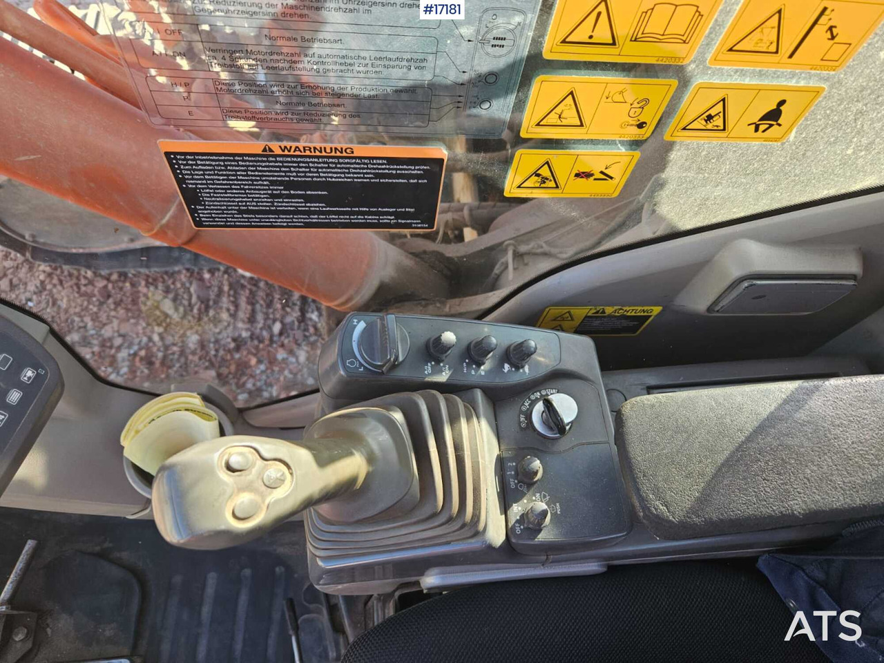 Leasing de Hydraulic excavator Hitachi ZX225 LC (2013) Hydraulic excavator Hitachi ZX225 LC (2013): foto 13 Leasing de Hydraulic excavator Hitachi ZX225 LC (2013) Hydraulic excavator Hitachi ZX225 LC (2013): foto 13