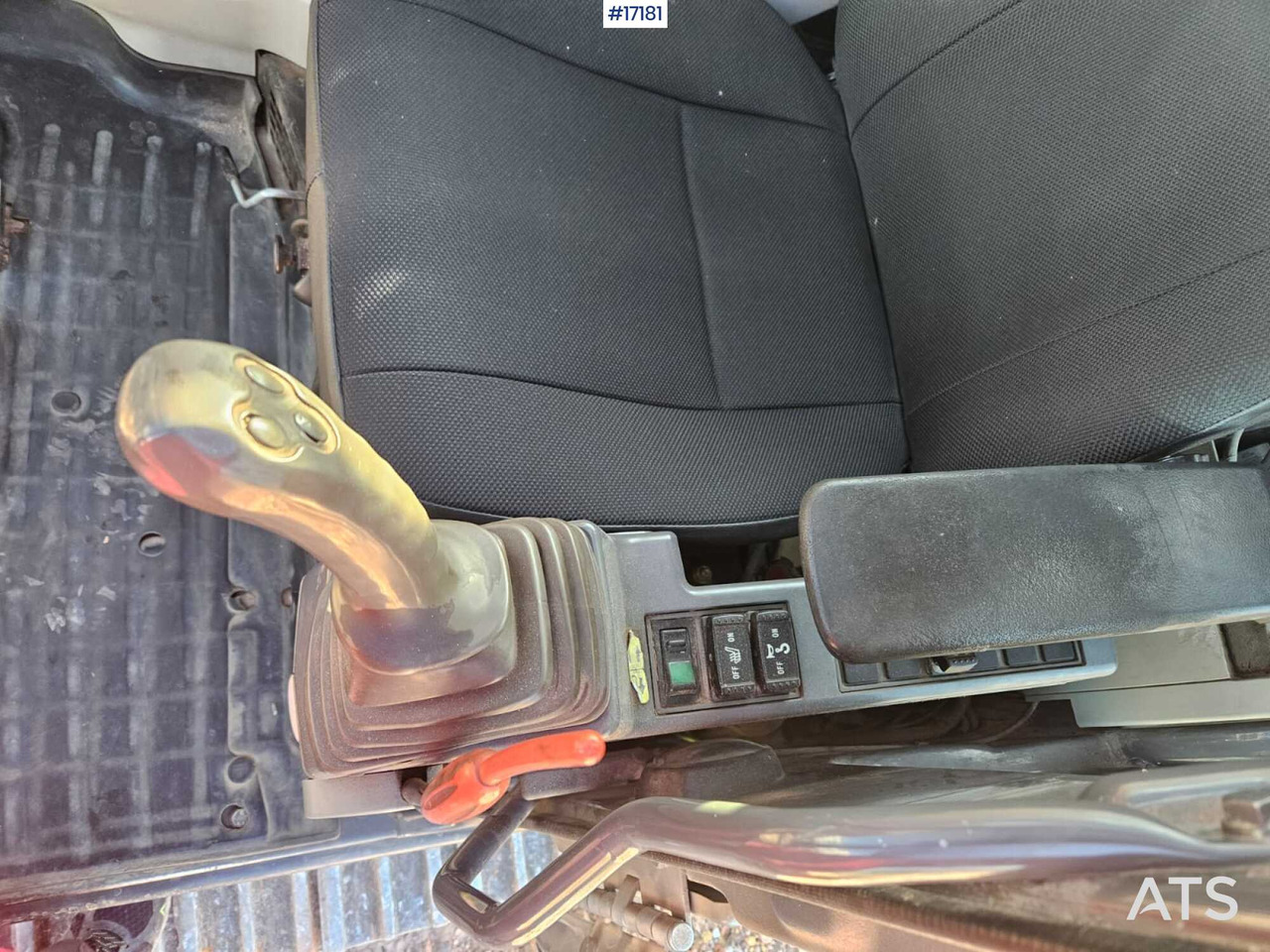 Leasing de Hydraulic excavator Hitachi ZX225 LC (2013) Hydraulic excavator Hitachi ZX225 LC (2013): foto 14 Leasing de Hydraulic excavator Hitachi ZX225 LC (2013) Hydraulic excavator Hitachi ZX225 LC (2013): foto 14