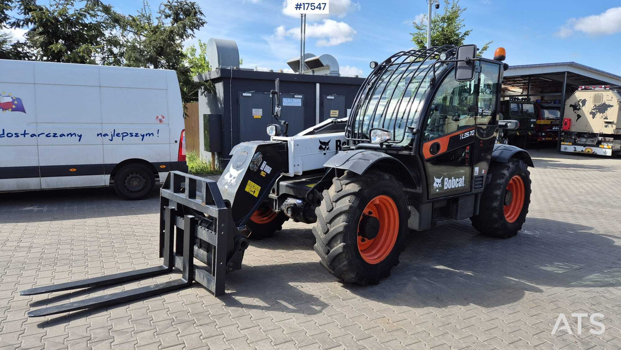 Telescopic wheel loaders BOBCAT TL35-70 (2018) - Manipulador telescópico: foto 1 Telescopic wheel loaders BOBCAT TL35-70 (2018) - Manipulador telescópico: foto 1