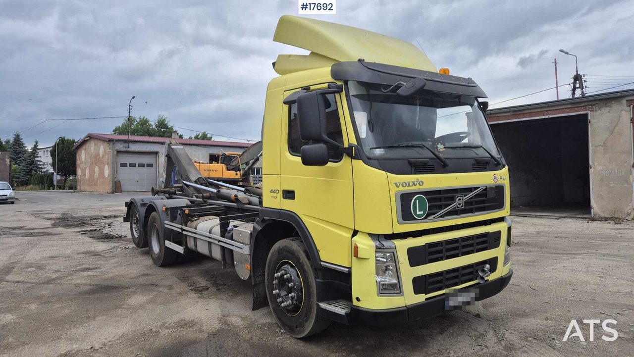 VOLVO FM 440 EURO 5 hooklift (2009) - Camión multibasculante: foto 1 VOLVO FM 440 EURO 5 hooklift (2009) - Camión multibasculante: foto 1