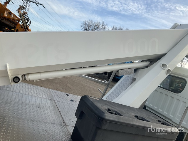 Camión con plataforma elevadora 2015 Nissan Cabstar 2015 Palfinger P260B 230 kg Str ... Boom Truck: foto 6