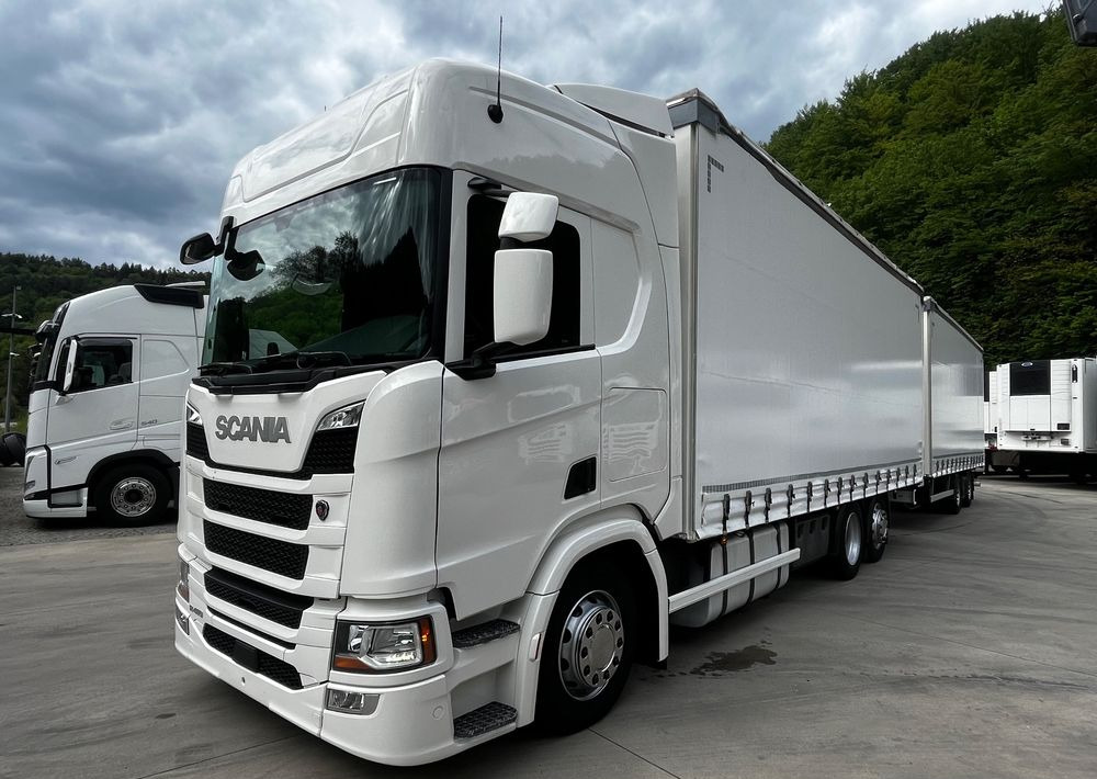 Scania R410 // 2018 // Retarder // Tandem 7.7+7.7 // Przyczepa Krone // Oś podnosozna // - Camión lona: foto 2 Scania R410 // 2018 // Retarder // Tandem 7.7+7.7 // Przyczepa Krone // Oś podnosozna // - Camión lona: foto 2