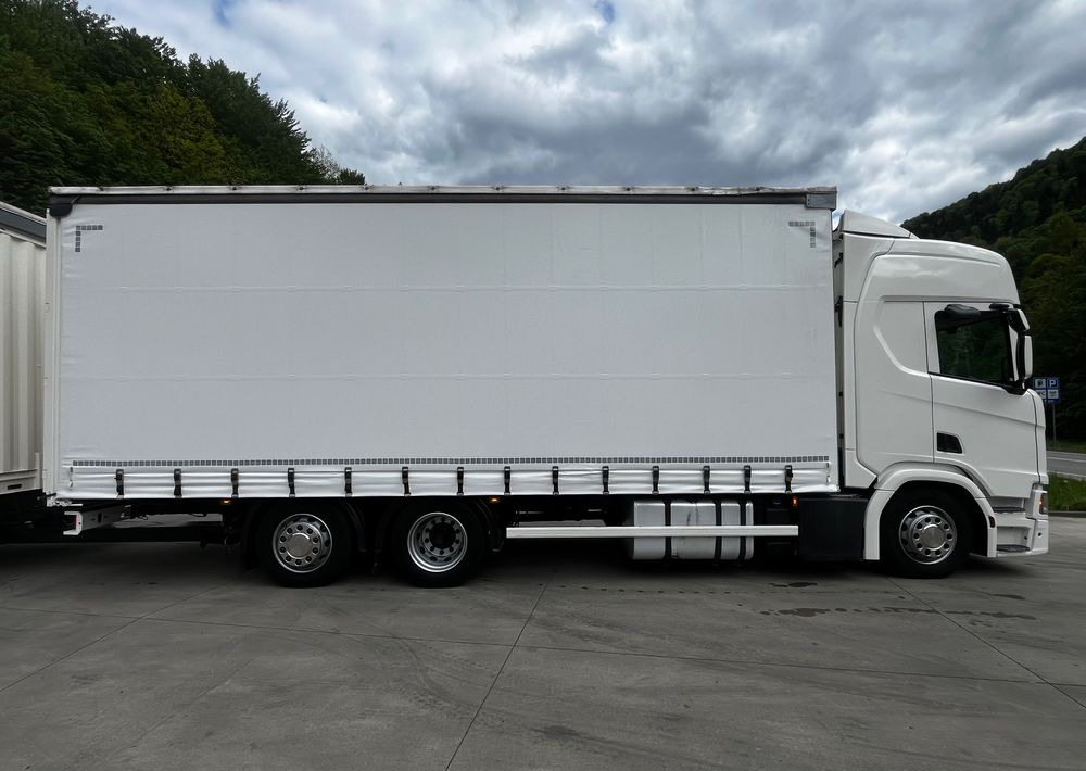 Scania R410 // 2018 // Retarder // Tandem 7.7+7.7 // Przyczepa Krone // Oś podnosozna // - Camión lona: foto 3 Scania R410 // 2018 // Retarder // Tandem 7.7+7.7 // Przyczepa Krone // Oś podnosozna // - Camión lona: foto 3