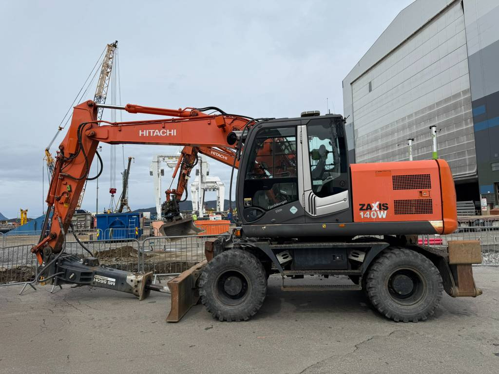 Hitachi ZX 140 W-3 - Excavadora de ruedas: foto 4 Hitachi ZX 140 W-3 - Excavadora de ruedas: foto 4