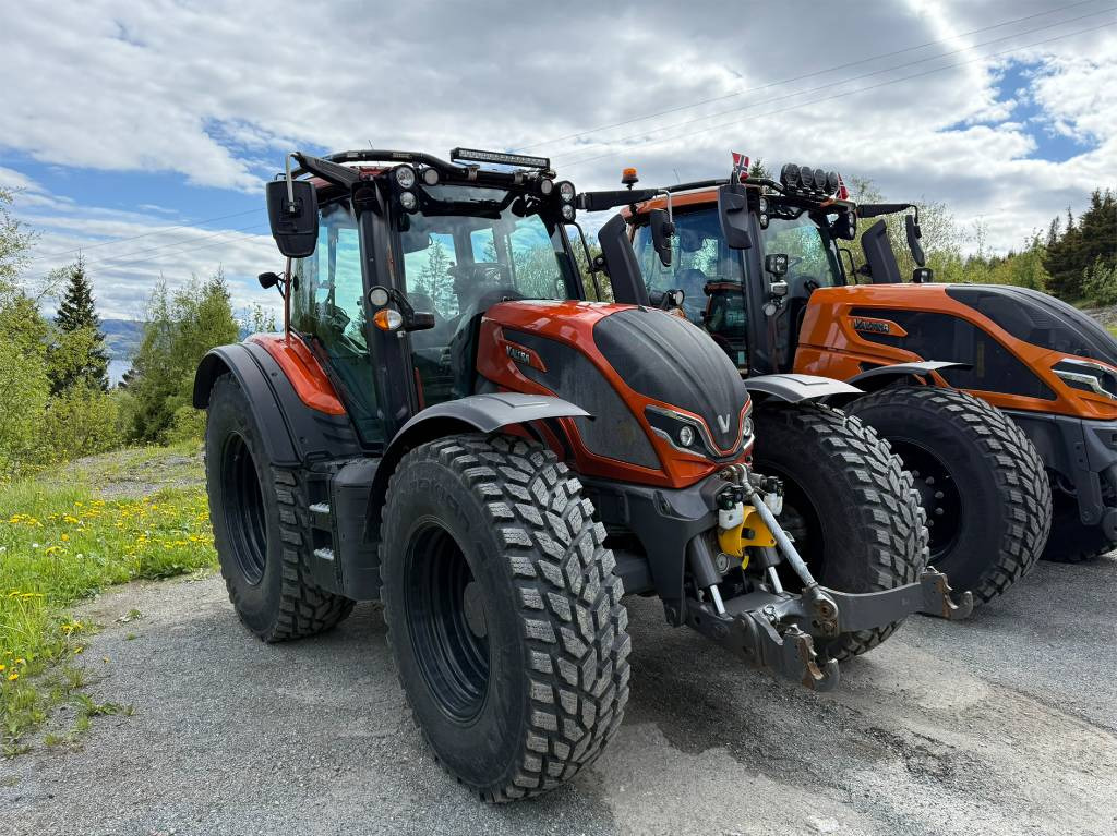 Valtra N175 V inkl. Noremat armklipper kantslåttløsning - Tractor: foto 3 Valtra N175 V inkl. Noremat armklipper kantslåttløsning - Tractor: foto 3