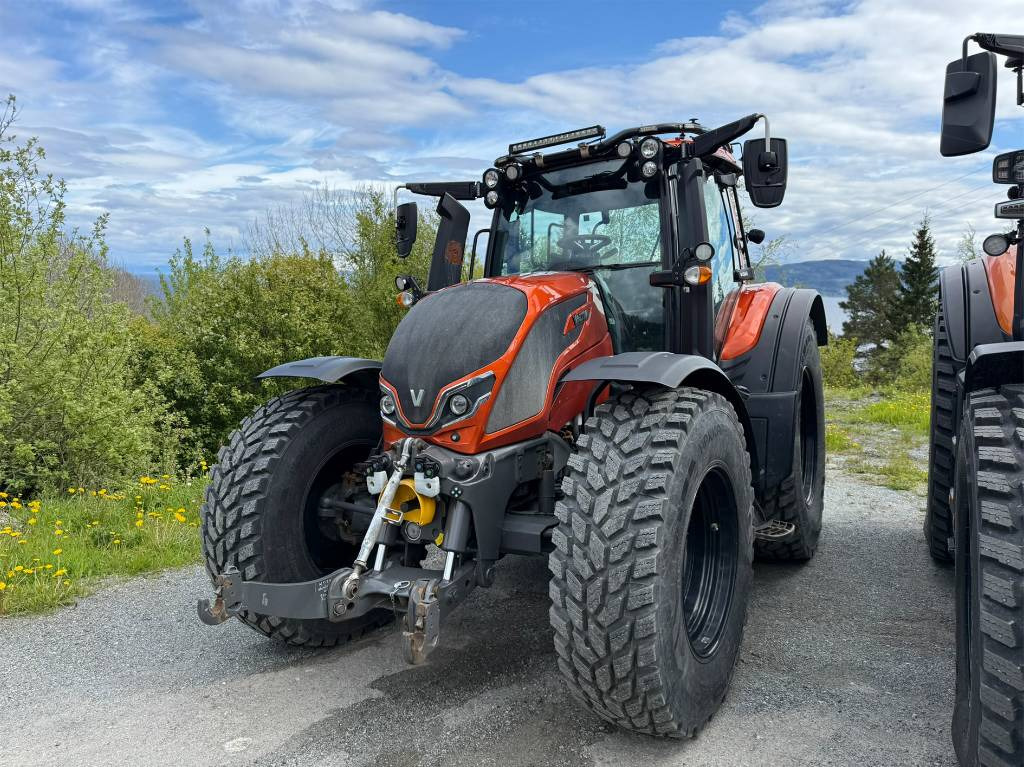 Valtra N175 V inkl. Noremat armklipper kantslåttløsning - Tractor: foto 2 Valtra N175 V inkl. Noremat armklipper kantslåttløsning - Tractor: foto 2