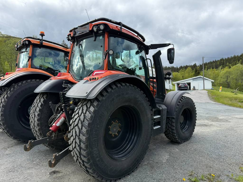 Valtra N175 V inkl. Noremat armklipper kantslåttløsning - Tractor: foto 5 Valtra N175 V inkl. Noremat armklipper kantslåttløsning - Tractor: foto 5