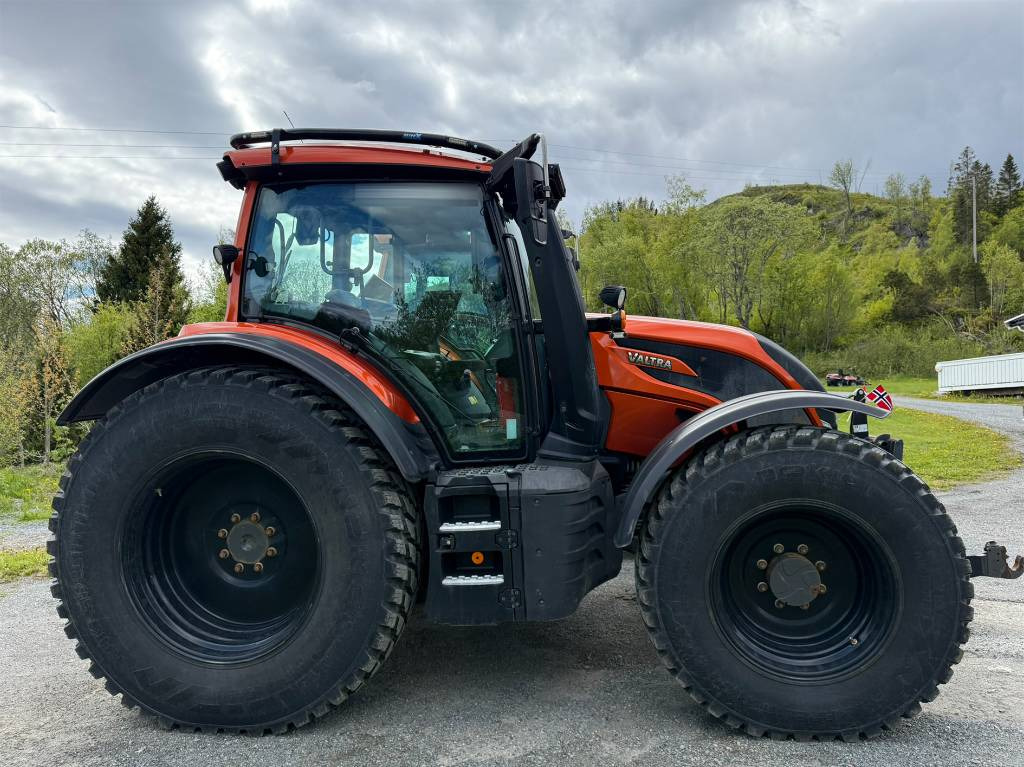 Valtra N175 V inkl. Noremat armklipper kantslåttløsning - Tractor: foto 4 Valtra N175 V inkl. Noremat armklipper kantslåttløsning - Tractor: foto 4