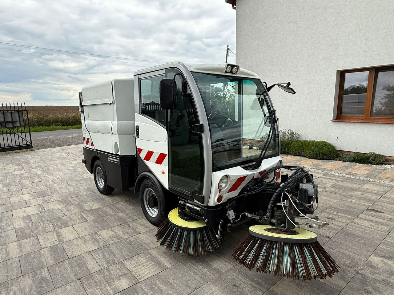 Bucher CityCat 2020 Zamiatarka 3 szczotki Klimatyzacja Ka mera cofania - Barredora vial: foto 1 Bucher CityCat 2020 Zamiatarka 3 szczotki Klimatyzacja Ka mera cofania - Barredora vial: foto 1