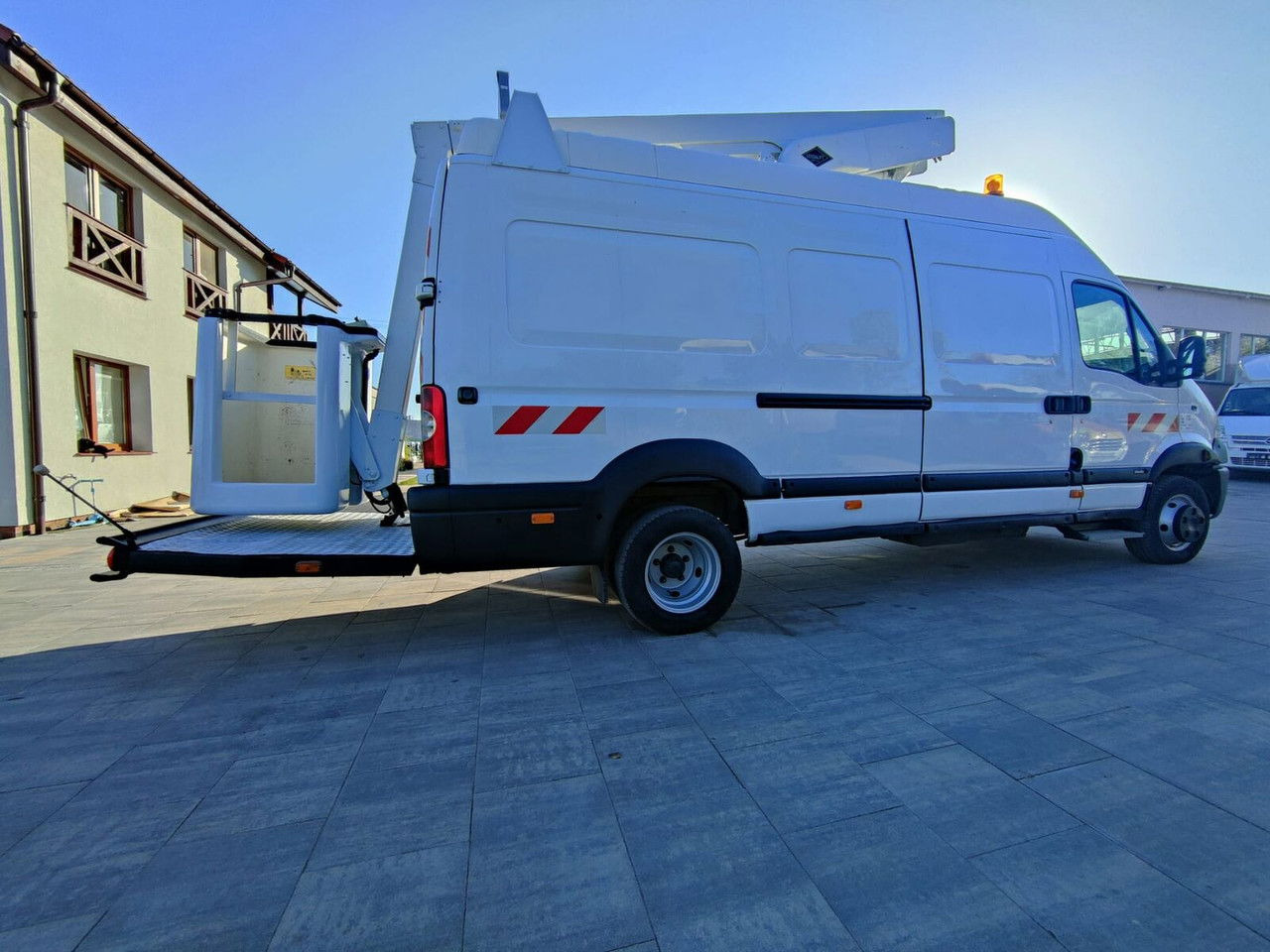 Renault Mascott 3.0 - Camión con plataforma elevadora: foto 5 Renault Mascott 3.0 - Camión con plataforma elevadora: foto 5