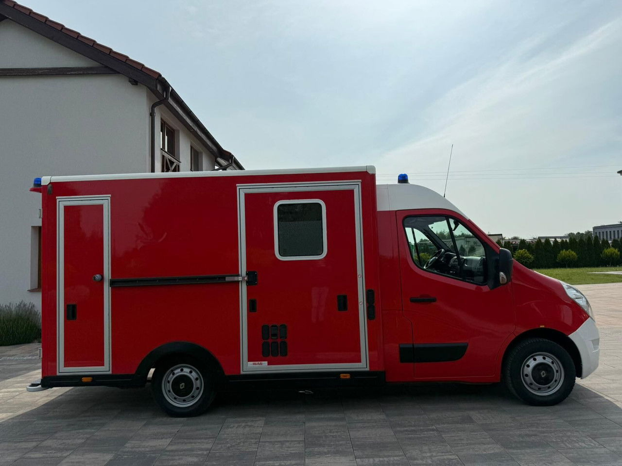 Renault Master Karetka Ambulans pogotowie kontenerowe - Ambulancia: foto 4 Renault Master Karetka Ambulans pogotowie kontenerowe - Ambulancia: foto 4