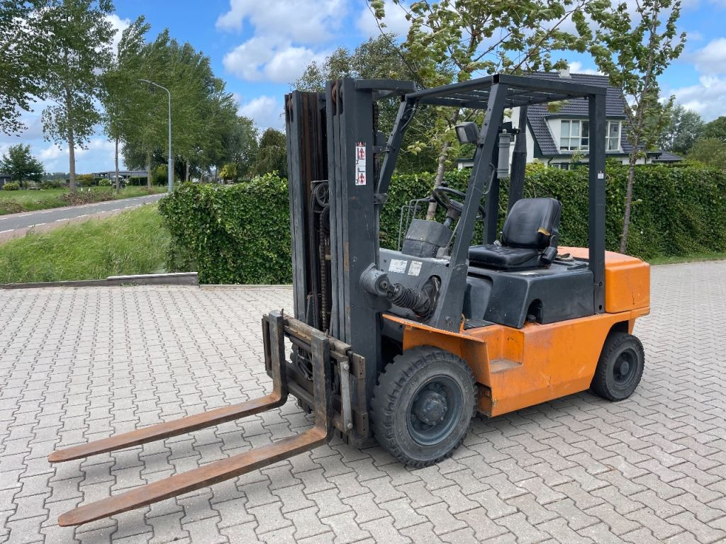 Carretilla elevadora Nissan FJ02A25U 2.5 ton diesel triplo freelift heftruck: foto 1